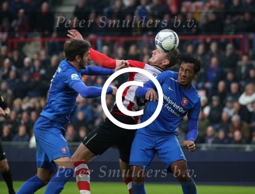 Eindhoven, 24 Januari 2016
Kompetitiewedstrijd PSV-FC Twente, eindstand 4-2
Luuk de Jong in duel met Renato Tapia