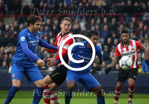 Eindhoven, 24 Januari 2016
Kompetitiewedstrijd PSV-FC Twente, eindstand 4-2
Luuk de Jong in duel met Renato Tapia