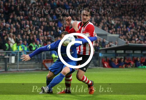 Eindhoven, 24 Januari 2016
PSV-FC Twente, eindstand 4-2  Kompetitie Seizoen 2015/2016
Luuk de Jong in duel met Robbert Schilder