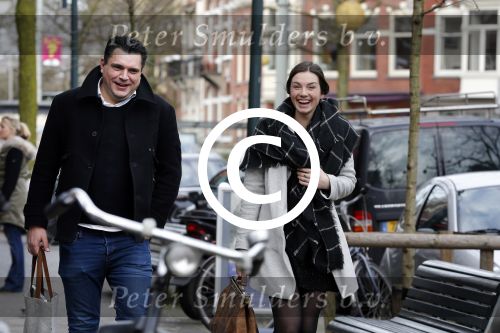 Amsterdam 1 februari 2016
Winnares Maan de Steenwinkel (tvoh) met haar manager / begeleider Dim Paulson in Amsterdam zuid