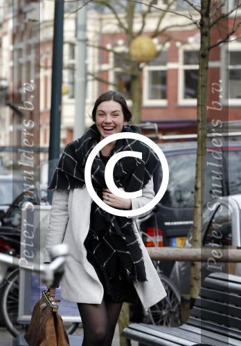 Amsterdam 1 februari 2016
Winnares Maan de Steenwinkel (tvoh) met haar manager / begeleider Dim Paulson in Amsterdam zuid