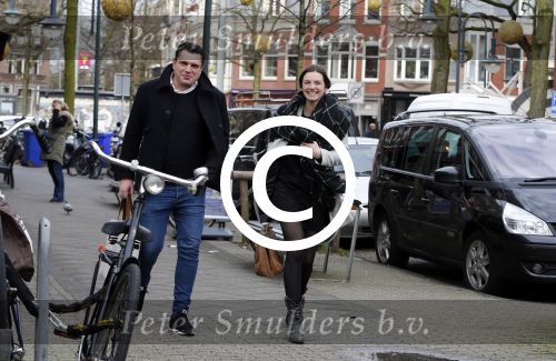 Amsterdam 1 februari 2016
Winnares Maan de Steenwinkel (tvoh) met haar manager / begeleider Dim Paulson in Amsterdam zuid