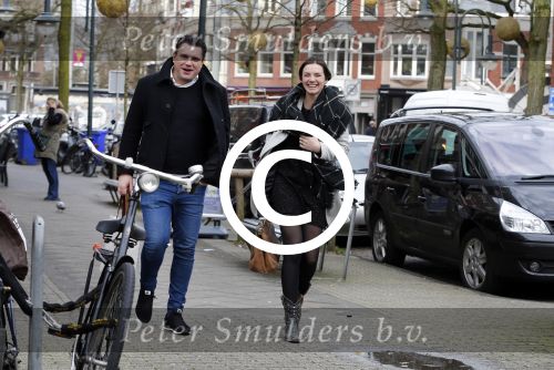 Amsterdam 1 februari 2016
Winnares Maan de Steenwinkel (tvoh) met haar manager / begeleider Dim Paulson in Amsterdam zuid