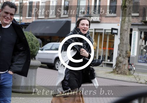 Amsterdam 1 februari 2016
Winnares Maan de Steenwinkel (tvoh) met haar manager / begeleider Dim Paulson in Amsterdam zuid