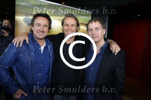 Amsterdam 25 januari 2016
Presentatie cast SKY . Musical van John Ewbank Marco Borsato en Robin de Levita .
oa Matteo v d Grijn Joel de Tombe en Lisse Knapen.