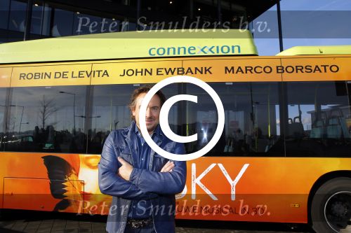 Amsterdam 25 januari 2016
Presentatie cast SKY . Musical van John Ewbank Marco Borsato en Robin de Levita .
oa Matteo v d Grijn Joel de Tombe en Lisse Knapen.
