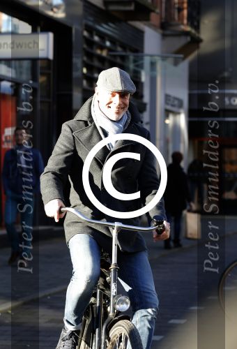 Amsterdam 25 januari 2016
Mart Visser op de fiets.