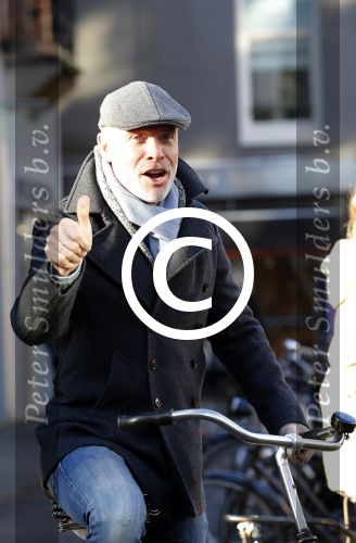 Amsterdam 25 januari 2016
Mart Visser op de fiets.