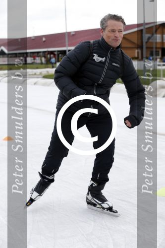 Biddinghuizen 31 januari 2016
Training voor de hollandse 100 op de schaatsbaan van Biddinghuizen. Aanwezig oa Prins Bernhard jr met kinderen Prinses Marilene Prins Maurits en Prinses Anna Prins Pieter Christiaan Prinses Emma Prinses Margriet Leontien Zijlaard v Moorsel met man Michael Zijlaard en dochter Indy Rosanna Kluivert met Patrick Nino Demy Shane en Justin Kluivert.