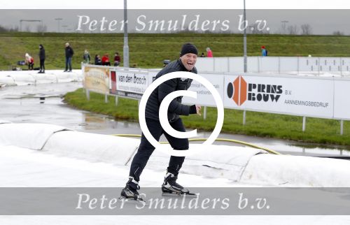 Biddinghuizen 31 januari 2016
Training voor de hollandse 100 op de schaatsbaan van Biddinghuizen. Aanwezig oa Prins Bernhard jr met kinderen Prinses Marilene Prins Maurits en Prinses Anna Prins Pieter Christiaan Prinses Emma Prinses Margriet Leontien Zijlaard v Moorsel met man Michael Zijlaard en dochter Indy Rosanna Kluivert met Patrick Nino Demy Shane en Justin Kluivert.