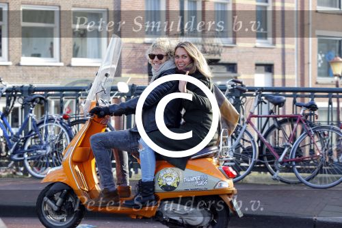 Amsterdam 23 januari 2016
Michelle v Nood en Koen Brouwer op hun vespa scooter.