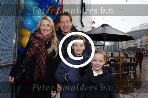 Amsterdam 14 februari 2016
Premiere Robinson Crusoe in pathe arena. Michiel v d Hoeven met gezin.