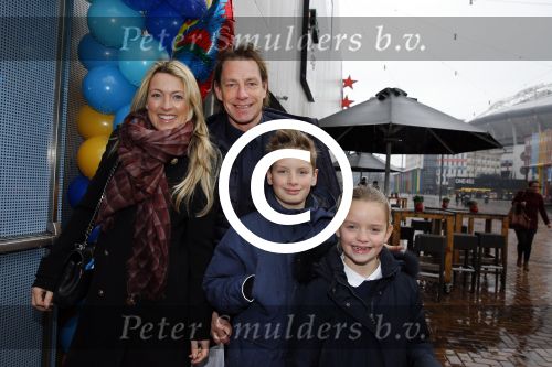 Amsterdam 14 februari 2016
Premiere Robinson Crusoe in pathe arena. Michiel v d Hoeven met gezin.