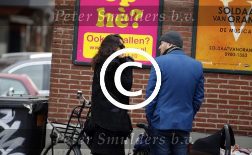 Amsterdam 22 januari 2016 
Monique Klemann met een kennis op straat in Amsterdam