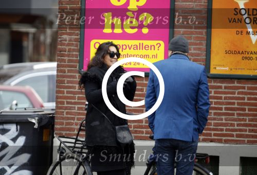 Amsterdam 22 januari 2016 
Monique Klemann met een kennis op straat in Amsterdam
