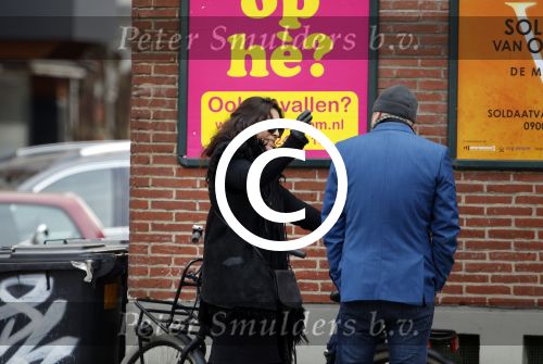 Amsterdam 22 januari 2016 
Monique Klemann met een kennis op straat in Amsterdam
