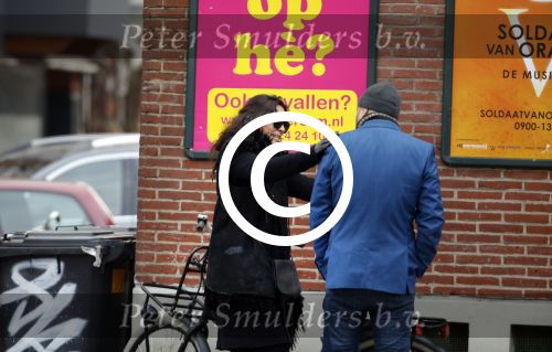 Amsterdam 22 januari 2016 
Monique Klemann met een kennis op straat in Amsterdam
