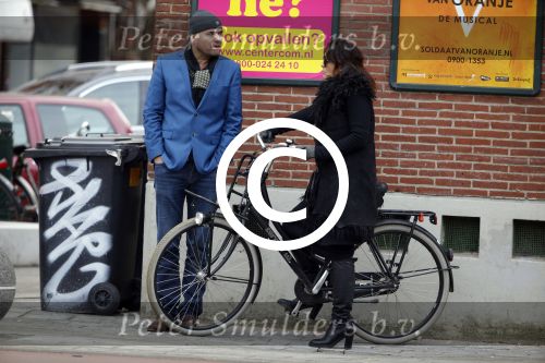 Amsterdam 22 januari 2016 
Monique Klemann met een kennis op straat in Amsterdam