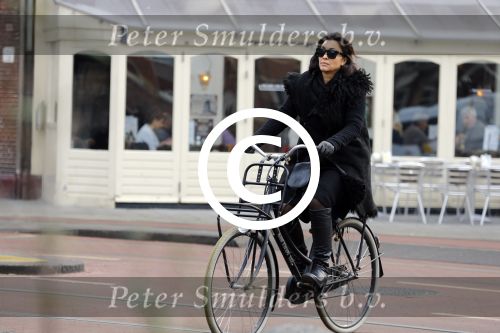 Amsterdam 22 januari 2016 
Monique Klemann met een kennis op straat in Amsterdam