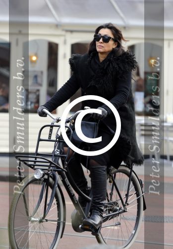 Amsterdam 22 januari 2016 
Monique Klemann met een kennis op straat in Amsterdam