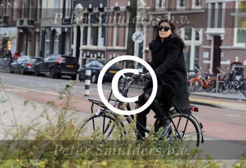Amsterdam 22 januari 2016 
Monique Klemann met een kennis op straat in Amsterdam