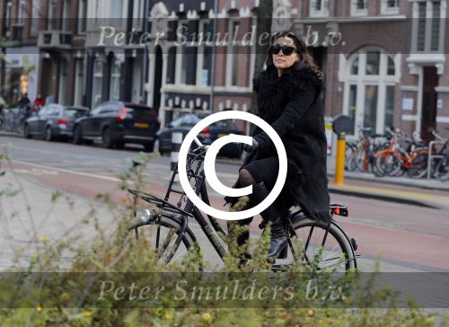 Amsterdam 22 januari 2016 
Monique Klemann met een kennis op straat in Amsterdam