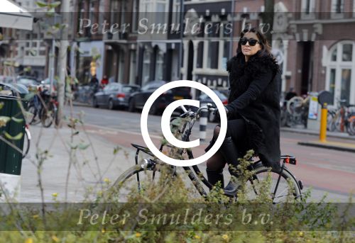 Amsterdam 22 januari 2016 
Monique Klemann met een kennis op straat in Amsterdam