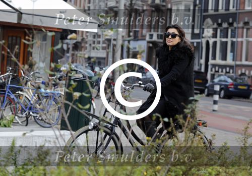 Amsterdam 22 januari 2016 
Monique Klemann met een kennis op straat in Amsterdam