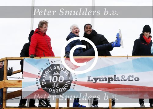 Biddinghuizen 31 januari 2016
Training voor de hollandse 100 op de schaatsbaan van Biddinghuizen. Aanwezig oa Prins Bernhard jr met kinderen Prinses Marilene Prins Maurits en Prinses Anna Prins Pieter Christiaan Prinses Emma Prinses Margriet Leontien Zijlaard v Moorsel met man Michael Zijlaard en dochter Indy Rosanna Kluivert met Patrick Nino Demy Shane en Justin Kluivert. Monique des Bouvrie
