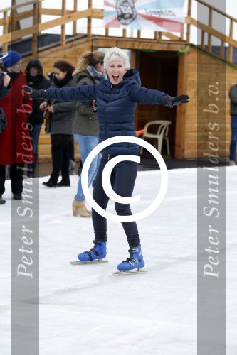 Biddinghuizen 31 januari 2016
Training voor de hollandse 100 op de schaatsbaan van Biddinghuizen. Aanwezig oa Prins Bernhard jr met kinderen Prinses Marilene Prins Maurits en Prinses Anna Prins Pieter Christiaan Prinses Emma Prinses Margriet Leontien Zijlaard v Moorsel met man Michael Zijlaard en dochter Indy Rosanna Kluivert met Patrick Nino Demy Shane en Justin Kluivert. Monique des Bouvrie