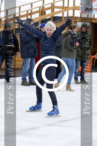 Biddinghuizen 31 januari 2016
Training voor de hollandse 100 op de schaatsbaan van Biddinghuizen. Aanwezig oa Prins Bernhard jr met kinderen Prinses Marilene Prins Maurits en Prinses Anna Prins Pieter Christiaan Prinses Emma Prinses Margriet Leontien Zijlaard v Moorsel met man Michael Zijlaard en dochter Indy Rosanna Kluivert met Patrick Nino Demy Shane en Justin Kluivert. Monique des Bouvrie