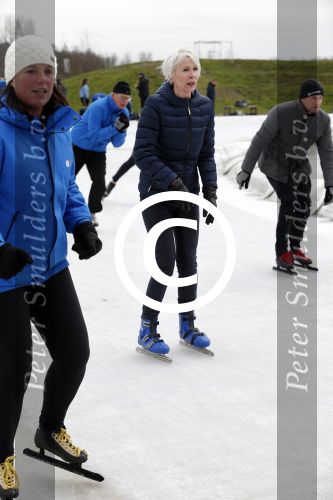 Biddinghuizen 31 januari 2016
Training voor de hollandse 100 op de schaatsbaan van Biddinghuizen. Aanwezig oa Prins Bernhard jr met kinderen Prinses Marilene Prins Maurits en Prinses Anna Prins Pieter Christiaan Prinses Emma Prinses Margriet Leontien Zijlaard v Moorsel met man Michael Zijlaard en dochter Indy Rosanna Kluivert met Patrick Nino Demy Shane en Justin Kluivert. Monique des Bouvrie