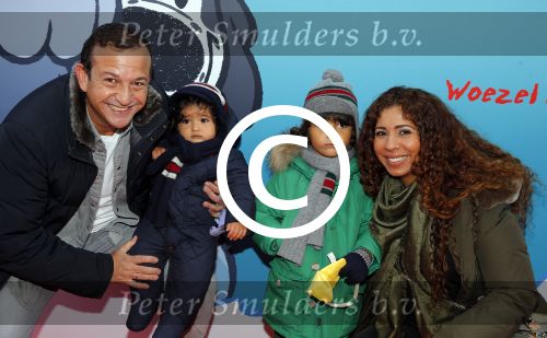 Amsterdam 17 januari 2016
Premiere Woezel en Pip in Tuschinski. Najib Amhali met zijn vrouw Niama en hun kinderen