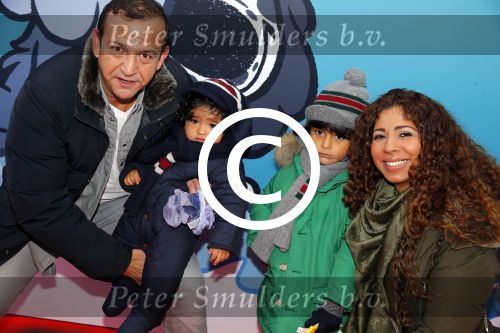 Amsterdam 17 januari 2016
Premiere Woezel en Pip in Tuschinski. Najib Amhali met zijn vrouw Niama en hun kinderen