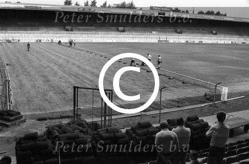 Eindhoven, 1984 Nieuwe grasmat in het PSV Stadion