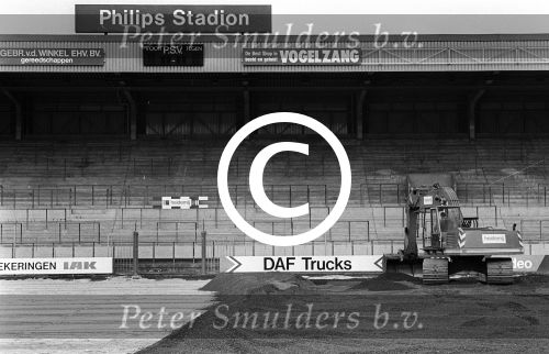Eindhoven, 1984 Nieuwe grasmat in het PSV Stadion