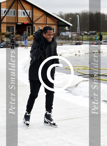 Biddinghuizen 31 januari 2016
Training voor de hollandse 100 op de schaatsbaan van Biddinghuizen. Aanwezig oa Prins Bernhard jr met kinderen Prinses Marilene Prins Maurits en Prinses Anna Prins Pieter Christiaan Prinses Emma Prinses Margriet Leontien Zijlaard v Moorsel met man Michael Zijlaard en dochter Indy Rosanna Kluivert met Patrick Nino Demy Shane en Justin Kluivert.