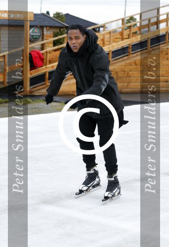 Biddinghuizen 31 januari 2016
Training voor de hollandse 100 op de schaatsbaan van Biddinghuizen. Aanwezig oa Prins Bernhard jr met kinderen Prinses Marilene Prins Maurits en Prinses Anna Prins Pieter Christiaan Prinses Emma Prinses Margriet Leontien Zijlaard v Moorsel met man Michael Zijlaard en dochter Indy Rosanna Kluivert met Patrick Nino Demy Shane en Justin Kluivert.