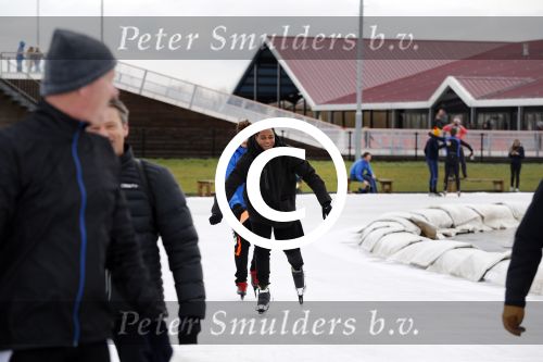 Biddinghuizen 31 januari 2016
Training voor de hollandse 100 op de schaatsbaan van Biddinghuizen. Aanwezig oa Prins Bernhard jr met kinderen Prinses Marilene Prins Maurits en Prinses Anna Prins Pieter Christiaan Prinses Emma Prinses Margriet Leontien Zijlaard v Moorsel met man Michael Zijlaard en dochter Indy Rosanna Kluivert met Patrick Nino Demy Shane en Justin Kluivert.