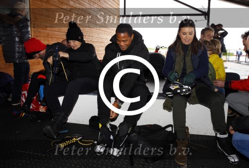 Biddinghuizen 31 januari 2016
Training voor de hollandse 100 op de schaatsbaan van Biddinghuizen. Aanwezig oa Prins Bernhard jr met kinderen Prinses Marilene Prins Maurits en Prinses Anna Prins Pieter Christiaan Prinses Emma Prinses Margriet Leontien Zijlaard v Moorsel met man Michael Zijlaard en dochter Indy Rosanna Kluivert met Patrick Nino Demy Shane en Justin Kluivert.