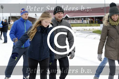 Biddinghuizen 31 januari 2016
Training voor de hollandse 100 op de schaatsbaan van Biddinghuizen. Aanwezig oa Prins Bernhard jr met kinderen Prinses Marilene Prins Maurits en Prinses Anna Prins Pieter Christiaan Prinses Emma Prinses Margriet Leontien Zijlaard v Moorsel met man Michael Zijlaard en dochter Indy Rosanna Kluivert met Patrick Nino Demy Shane en Justin Kluivert.