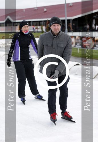 Biddinghuizen 31 januari 2016
Training voor de hollandse 100 op de schaatsbaan van Biddinghuizen. Aanwezig oa Prins Bernhard jr met kinderen Prinses Marilene Prins Maurits en Prinses Anna Prins Pieter Christiaan Prinses Emma Prinses Margriet Leontien Zijlaard v Moorsel met man Michael Zijlaard en dochter Indy Rosanna Kluivert met Patrick Nino Demy Shane en Justin Kluivert.