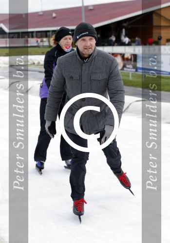 Biddinghuizen 31 januari 2016
Training voor de hollandse 100 op de schaatsbaan van Biddinghuizen. Aanwezig oa Prins Bernhard jr met kinderen Prinses Marilene Prins Maurits en Prinses Anna Prins Pieter Christiaan Prinses Emma Prinses Margriet Leontien Zijlaard v Moorsel met man Michael Zijlaard en dochter Indy Rosanna Kluivert met Patrick Nino Demy Shane en Justin Kluivert.