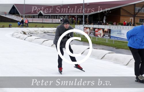 Biddinghuizen 31 januari 2016
Training voor de hollandse 100 op de schaatsbaan van Biddinghuizen. Aanwezig oa Prins Bernhard jr met kinderen Prinses Marilene Prins Maurits en Prinses Anna Prins Pieter Christiaan Prinses Emma Prinses Margriet Leontien Zijlaard v Moorsel met man Michael Zijlaard en dochter Indy Rosanna Kluivert met Patrick Nino Demy Shane en Justin Kluivert.