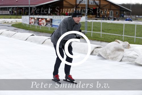 Biddinghuizen 31 januari 2016
Training voor de hollandse 100 op de schaatsbaan van Biddinghuizen. Aanwezig oa Prins Bernhard jr met kinderen Prinses Marilene Prins Maurits en Prinses Anna Prins Pieter Christiaan Prinses Emma Prinses Margriet Leontien Zijlaard v Moorsel met man Michael Zijlaard en dochter Indy Rosanna Kluivert met Patrick Nino Demy Shane en Justin Kluivert.