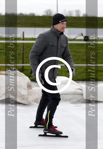 Biddinghuizen 31 januari 2016
Training voor de hollandse 100 op de schaatsbaan van Biddinghuizen. Aanwezig oa Prins Bernhard jr met kinderen Prinses Marilene Prins Maurits en Prinses Anna Prins Pieter Christiaan Prinses Emma Prinses Margriet Leontien Zijlaard v Moorsel met man Michael Zijlaard en dochter Indy Rosanna Kluivert met Patrick Nino Demy Shane en Justin Kluivert.