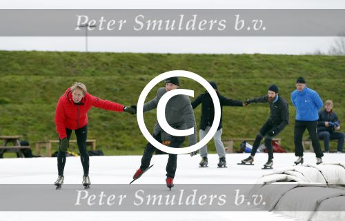 Biddinghuizen 31 januari 2016
Training voor de hollandse 100 op de schaatsbaan van Biddinghuizen. Aanwezig oa Prins Bernhard jr met kinderen Prinses Marilene Prins Maurits en Prinses Anna Prins Pieter Christiaan Prinses Emma Prinses Margriet Leontien Zijlaard v Moorsel met man Michael Zijlaard en dochter Indy Rosanna Kluivert met Patrick Nino Demy Shane en Justin Kluivert.