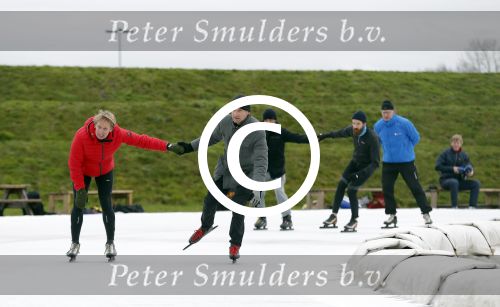 Biddinghuizen 31 januari 2016
Training voor de hollandse 100 op de schaatsbaan van Biddinghuizen. Aanwezig oa Prins Bernhard jr met kinderen Prinses Marilene Prins Maurits en Prinses Anna Prins Pieter Christiaan Prinses Emma Prinses Margriet Leontien Zijlaard v Moorsel met man Michael Zijlaard en dochter Indy Rosanna Kluivert met Patrick Nino Demy Shane en Justin Kluivert.