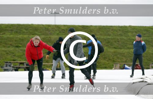 Biddinghuizen 31 januari 2016
Training voor de hollandse 100 op de schaatsbaan van Biddinghuizen. Aanwezig oa Prins Bernhard jr met kinderen Prinses Marilene Prins Maurits en Prinses Anna Prins Pieter Christiaan Prinses Emma Prinses Margriet Leontien Zijlaard v Moorsel met man Michael Zijlaard en dochter Indy Rosanna Kluivert met Patrick Nino Demy Shane en Justin Kluivert.