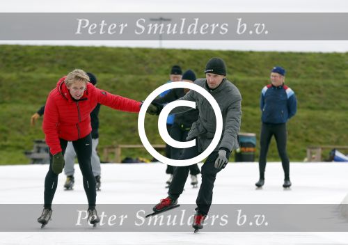 Biddinghuizen 31 januari 2016
Training voor de hollandse 100 op de schaatsbaan van Biddinghuizen. Aanwezig oa Prins Bernhard jr met kinderen Prinses Marilene Prins Maurits en Prinses Anna Prins Pieter Christiaan Prinses Emma Prinses Margriet Leontien Zijlaard v Moorsel met man Michael Zijlaard en dochter Indy Rosanna Kluivert met Patrick Nino Demy Shane en Justin Kluivert.